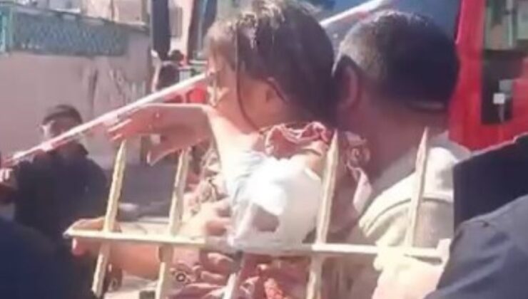 Sivas’ta koluna demir parmaklık saplanan çocuk kurtarıldı