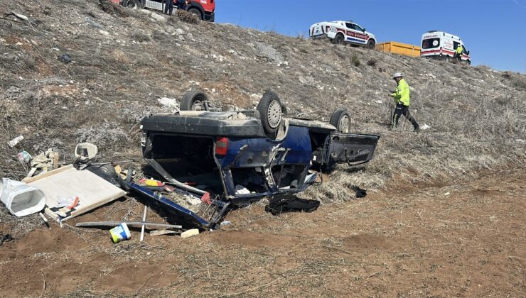 Sivas’ta otomobil şarampole uçtu: 3’ü ağır, 4 yaralı