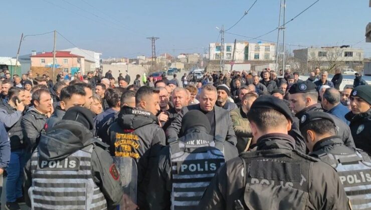 Sultangazi’de İBB’nin mezarlık kararı protesto edildi