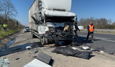 Tekirdağ’da kamyonla tırın arasında ezilen şoför öldü
