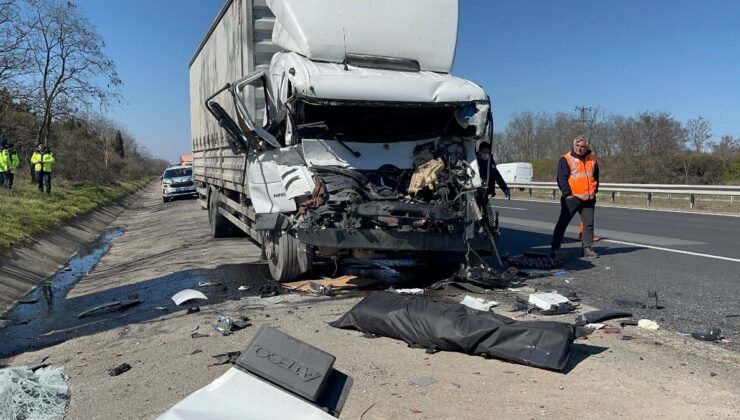 Tekirdağ’da kamyonla tırın arasında ezilen şoför öldü