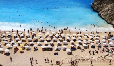 Türkiye 2025 yılı turizm gelirinde 65 milyar dolar hedefliyor