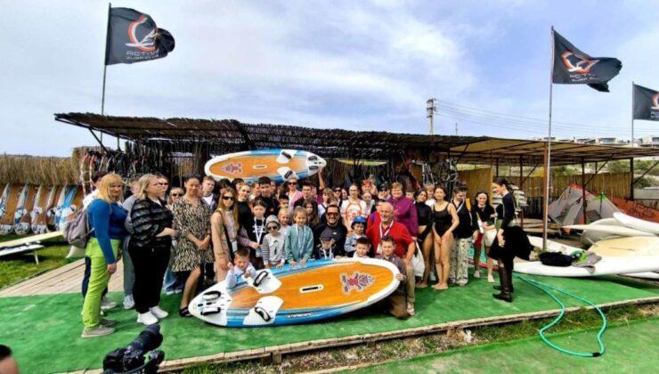 Ukraynalı çocuklar savaşı Alaçatı’da unuttu