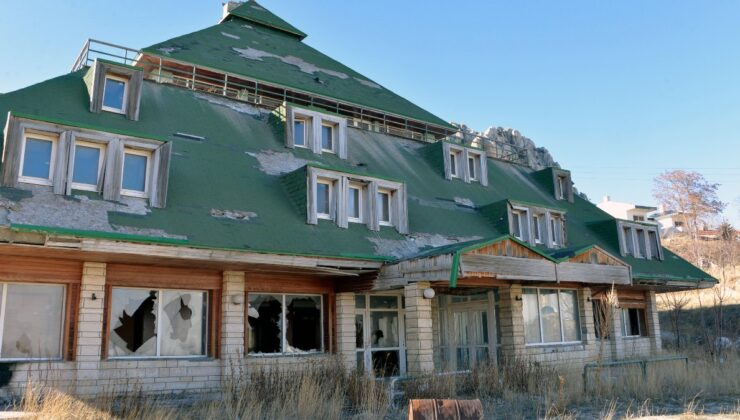 Uzanların eski oteli satılığa çıkarıldı