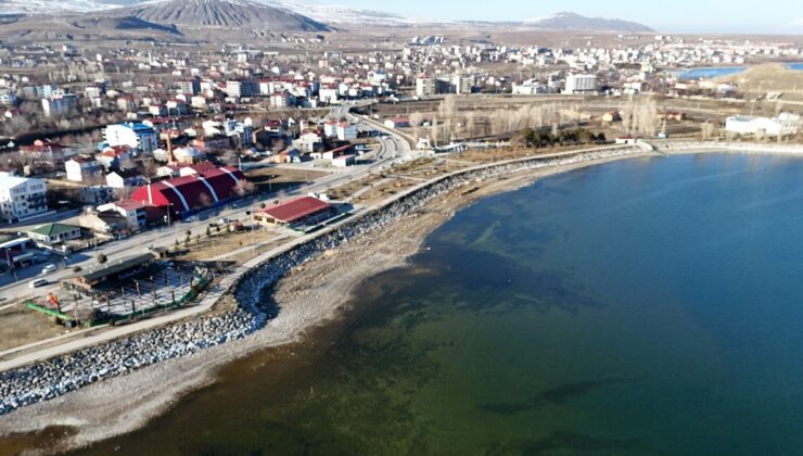 Van Gölü çekilmeye devam ediyor