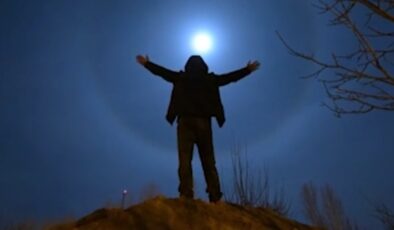 Van’da ayın etrafında hale oluştu