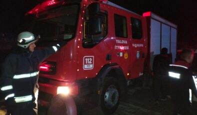 Yalova’da yangın ihbarına giden itfaiyecilerin araçlarına taşlı saldırı