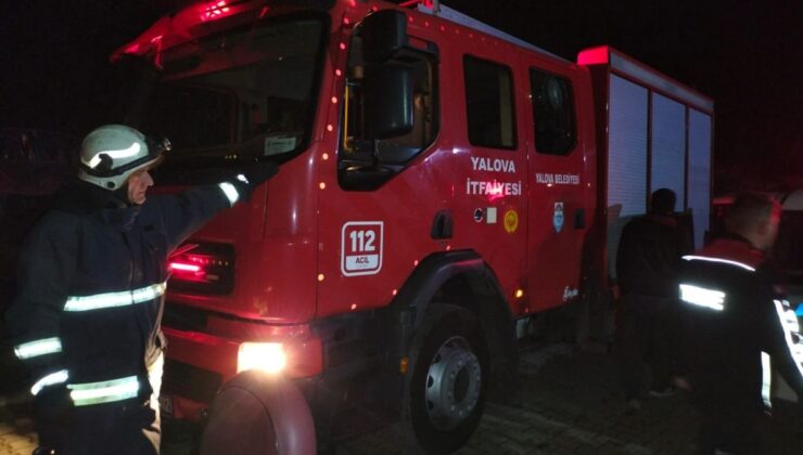 Yalova’da yangın ihbarına giden itfaiyecilerin araçlarına taşlı saldırı