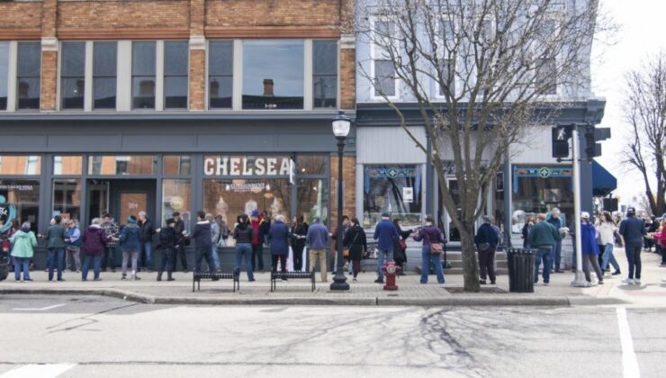 ABD’de kitapçı için insan zinciri oluşturuldu