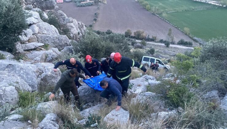 Adana’da araç uçuruma yuvarlandı