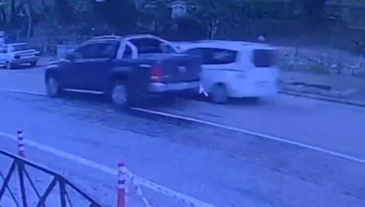 Adana’da cenazeden dönenlerin bulunduğu araç otomobile çarptı: 7 yaralı