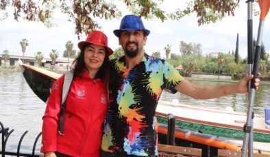 Adana’da karnavalda evlenme teklifi aldı