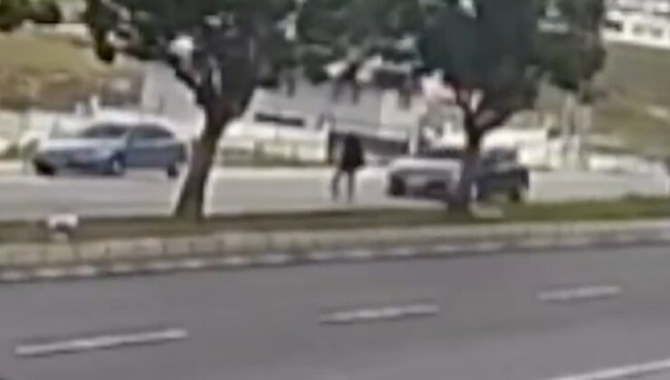 Adana’da telefona bakarak yürüyen yayaya otomobil çarptı