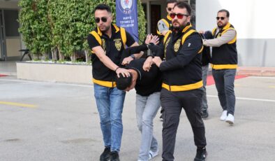 Adana’da vefa borcuna karşılık ev kurşunladı: 3 tutuklama