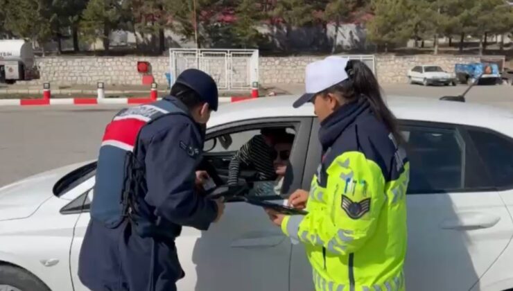 Afyonkarahisar’da trafik ekiplerinin denetimleri sürüyor