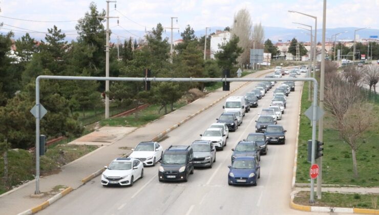 Afyonkarahisar’dan 14 saatte 349 bin araç geçti