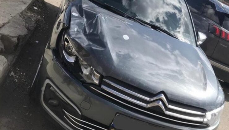 Ağrı’da yola kaçan topunu alan çocuğa otomobil çarptı