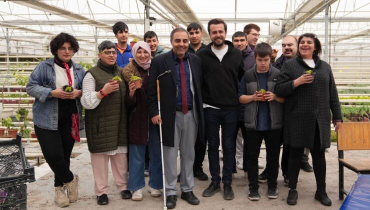 Ankara’da özel bireyler için serada renkli buluşma