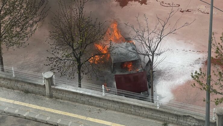 Ankara’da park halindeki araç alev alev yandı