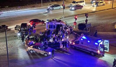 Antalya’da ambulansla cipin çarpıştığı kaza kamerada: 9 yaralı