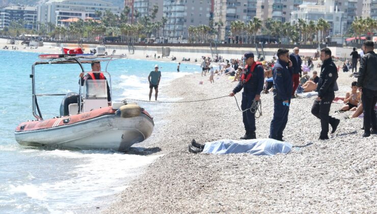 Antalya’da elbiseleriyle girdiği denizde boğuldu