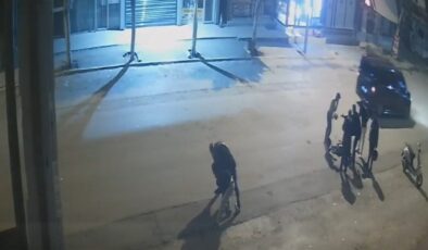 Antalya’da işe gitmek için babasıyla servis bekleyen kadına bıçaklı saldırı