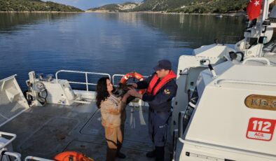 Antalya’da kaçak göçmen, yanında kedisiyle yakalandı