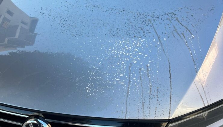 Antalya’da otomobile asit döktü: Bir şey olmamış gibi yoluna devam etti