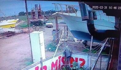 Antalya’da tur teknesinin pervanesini çaldı