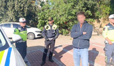 Antalya’da uygulamadan kaçan motosikletli aracını köpek kulübesine sakladı