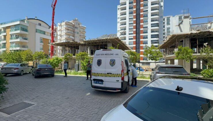 Antalya’da yalnız yaşayan kadın evinde ölü bulundu