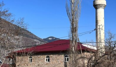Artvin’deki yangında camiden geriye duvarları ve minaresi kaldı