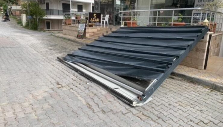 Aydın’da fırtınanın uçurduğu tentenin altında kalmaktan saniyelerle kurtuldu