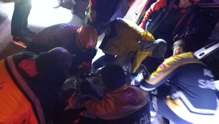 Aydın’da ticari araç bariyerlere çarptı: 4 yaralı