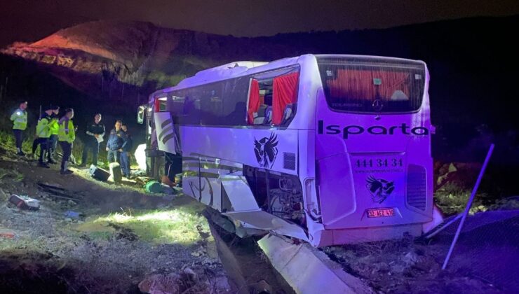 Aydın’da yolcu otobüsü şarampole devrildi: 1 ölü, 32 yaralı