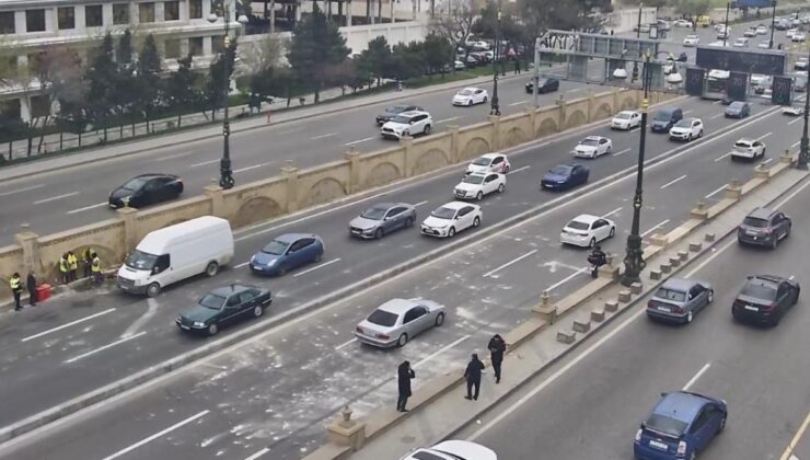 Azerbaycan’da kontrolden çıkan araç ana yola uçtu