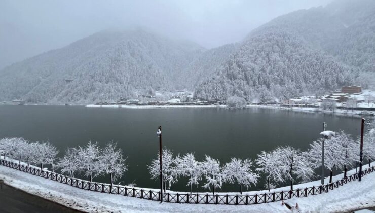 Bahar ayında kış soğuğu! Trabzon’da Uzungöl karla kaplandı