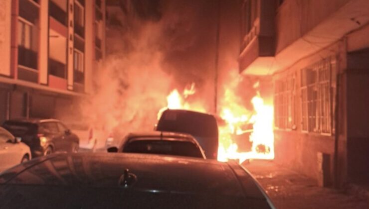 Bahçelievler’de yanan 6 araç kullanılamaz hale geldi