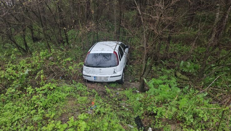 Balıkesir’de tabelaya çarptı: Uçuruma yuvarlandı