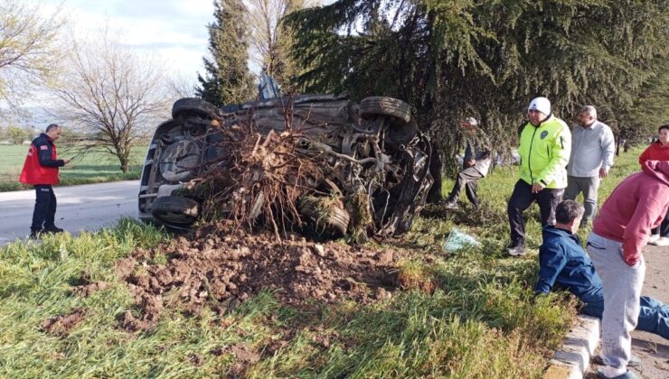 Balıkesir’de takla atan araçtaki 5 kişi yaralandı