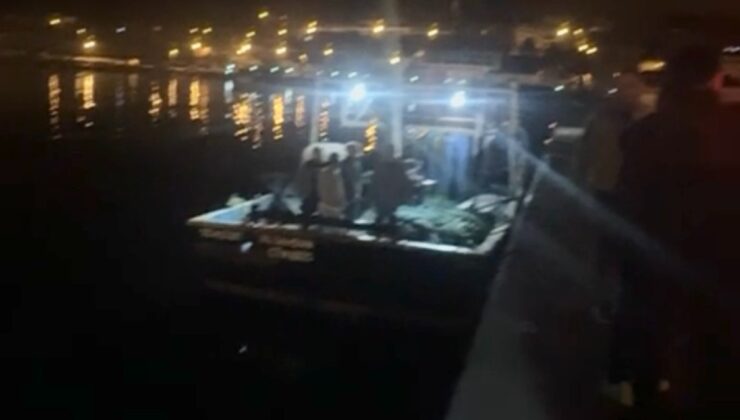 Bartın’da denize düşen otomobil suya gömüldü