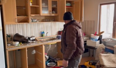 Bayburt’ta yayla evlerini tahrip eden ayılardan biri kaçarken görüntülendi