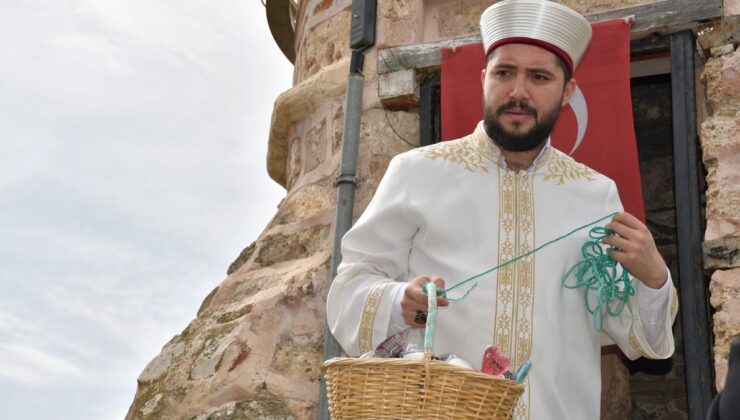 Bilecik’te ‘minareden şeker sarkıtma’ geleneği yaşatılıyor