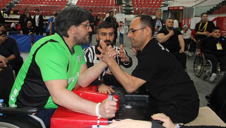 Bilek güreşinde 41. zaferini yaşayan ‘Avatar’ Gökhan Seven