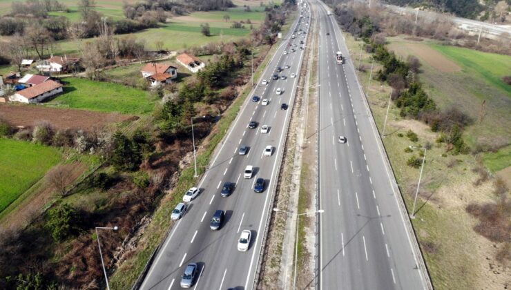 Bolu geçişinde bayram trafiği sürüyor