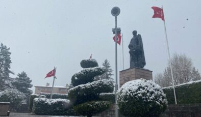 Bolu’da kar yağışı etkili oluyor