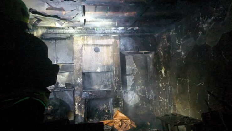 Bolu’da sobadan çıkan yangın evi küle çevirdi