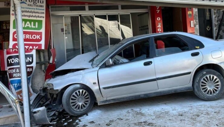 Bursa’da kontrolden çıkan otomobil, iş yerine daldı