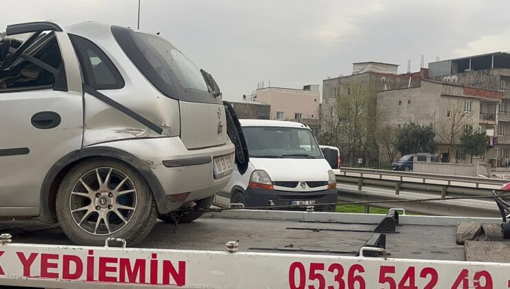 Bursa’da kontrolden çıkan otomobil tırın altına girdi