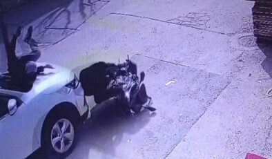 Bursa’da motosiklet sürücüsünün yaralandığı kaza görüntülendi